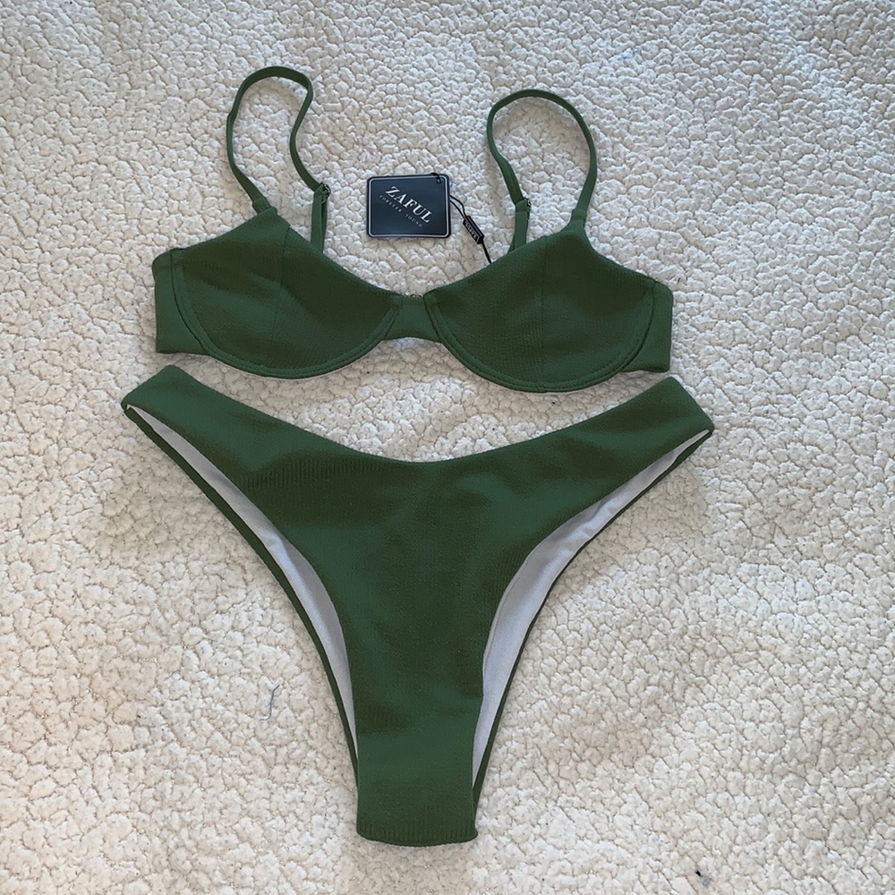 NWT Zaful Hunter Green Ribbed Bikini Set (Medium)
